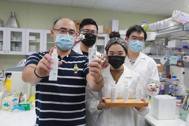 楊閎蔚老師與其研發團隊