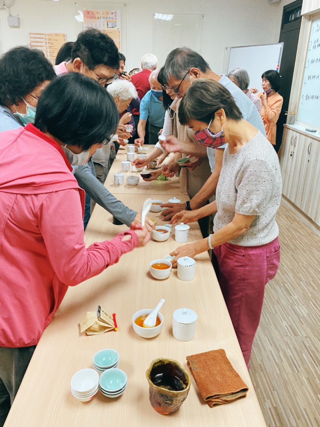品茶-不同類型的茶不同茶色與茶香