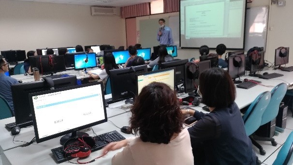Dr. Thoas J. Smith 開設「高等教育統計學研究」（Research in Advanced Statistics in Education）全英授課課程