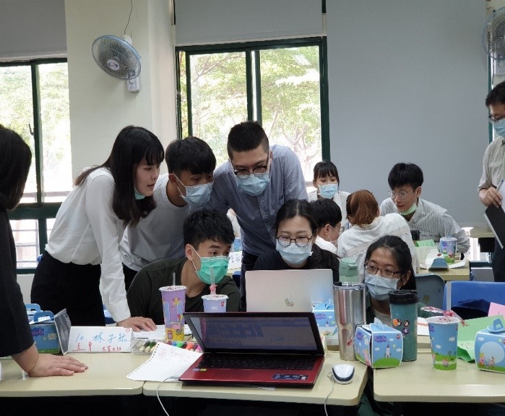 同學分組進行活動討論
